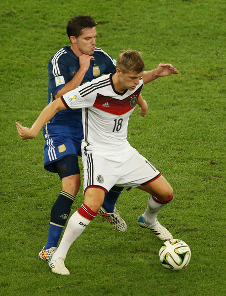 Football - Germany v Argentina - FIFA World Cup Brazil 2014 - Final - Estadio do Maracana, Rio de Janeiro, Brazil - 13/7/14..Actionshot, Germany's Toni Kroos in action against Argentina's Fernando Gago..Mandatory Credit: Action Images / Alex Morton..