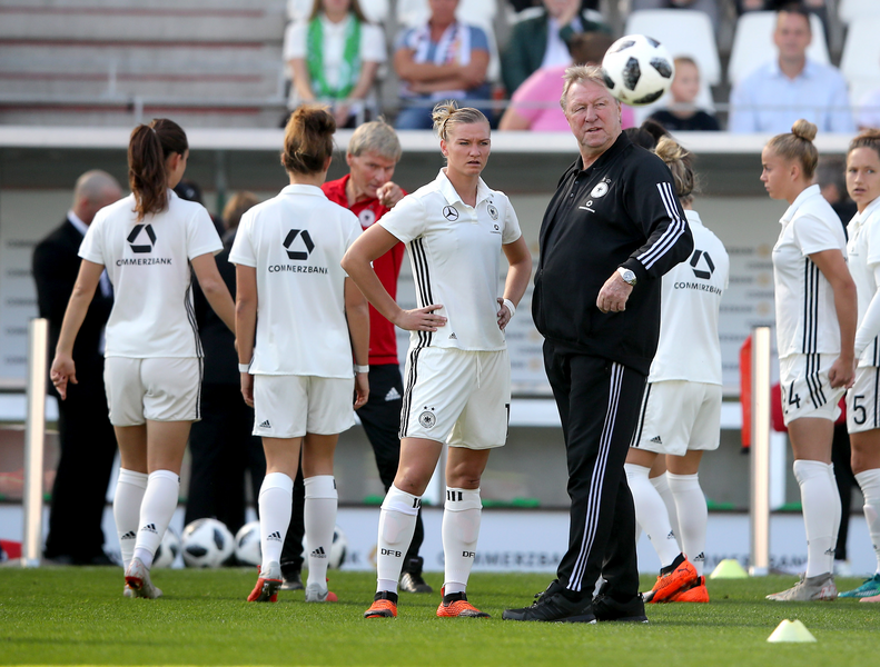 Head coach Horst Hrubesch of Germany speaks to Alexandra Popp of Germany