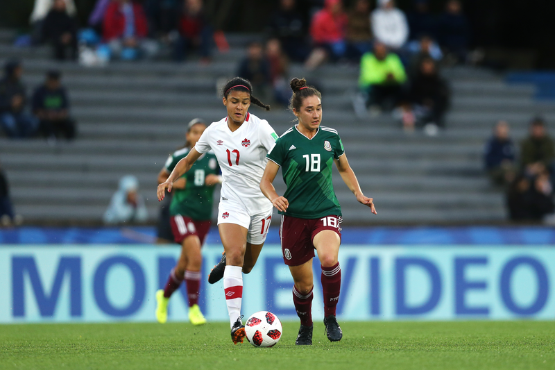 Andersen Williams of Canada defends Silvana Flores of Mexico 