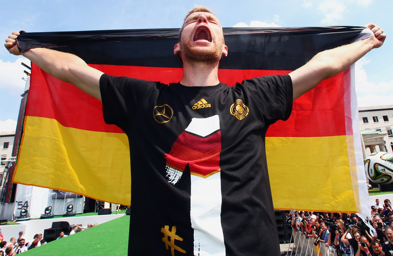  Per Mertesacker celebrates 