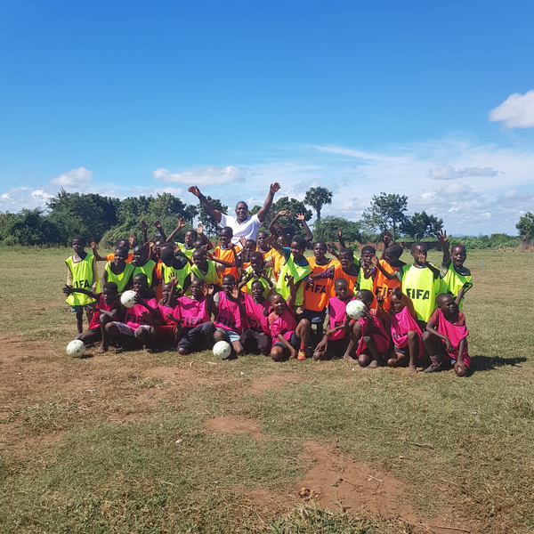 FIFA Legend Yakubu Ayegbeni visiting a community in Malawi affected by Tropical Cyclone Idai