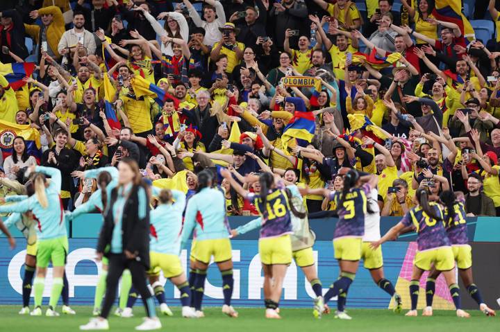 Colombia celebrate victory with fans during the FIFA Women's World Cup Australia & New Zealand 2023 Group H match between Germany and Colombia at Sydney Football Stadium on July 30, 2023 in Sydney / Gadigal