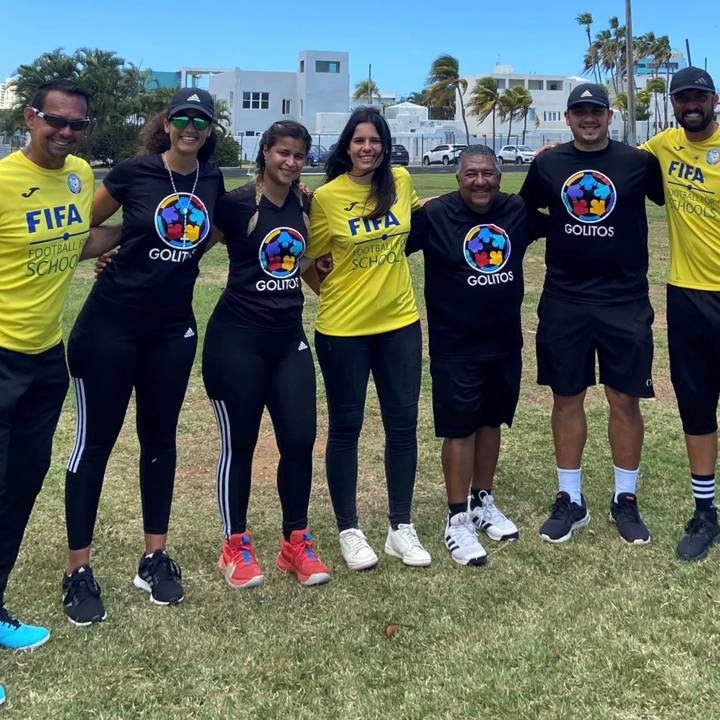 José Martínez (FPF); Reinaldo Colón (FPF); Omar Álvarez (Fundación Golitos Founder); teachers (Fundación Golitos); Alexandra Huete (FIFA Foundation) during Football for Schools visit to Puerto Rico