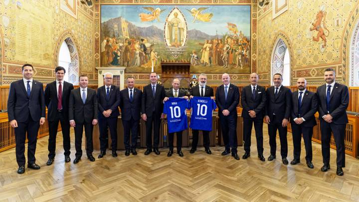 SAN MARINO, SAN MARINO - SEPTEMBER 29: A group photo after FIFA President Gianni Infantino presented football jerseys to Captains Regent of San Marino, Mr Oscar Mina II and Mr Paolo Rondelli I during a FIFA visit to San Marino at Palazzo del Governo on September 29, 2022 in San Marino, San Marino. (Photo by Fabrizio Petrangeli/San Marino FA)