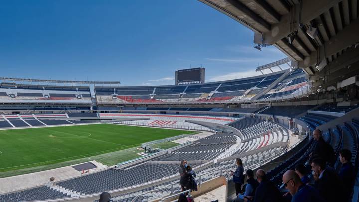 FIFA Diploma in Club Management participants visit the River Plate Stadium 