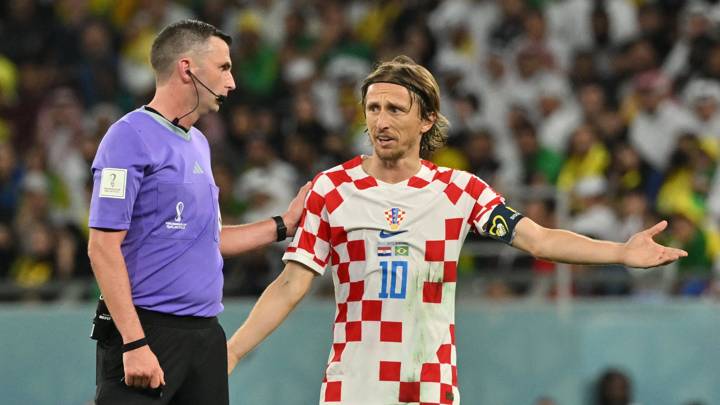 Croatia's midfielder #10 Luka Modric (R) argues with English referee Michael Oliver during the Qatar 2022 World Cup quarter-final football match between Croatia and Brazil at Education City Stadium in Al-Rayyan, west of Doha, on December 9, 2022. (Photo by NELSON ALMEIDA / AFP) (Photo by NELSON ALMEIDA/AFP via Getty Images)