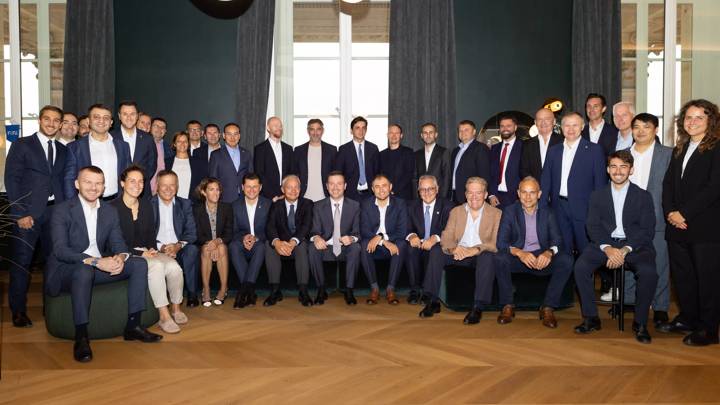 PARIS, FRANCE - SEPTEMBER 13: Participants pose for a group picture during FIFA European Member Associations' Workshop at FIFA Paris offices on September 13, 2022 in Paris, France. (Photo by Léo-Paul Ridet/FIFA)