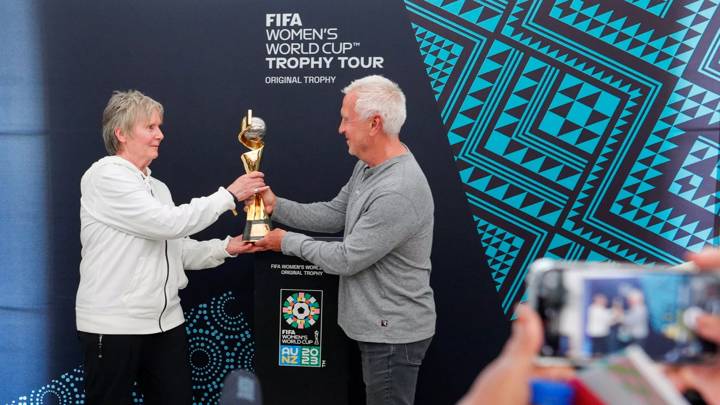 Tina Theune and Even Pellerud with the FIFA Women's World Cup trophy at a Trophy Tour event in Lisbon