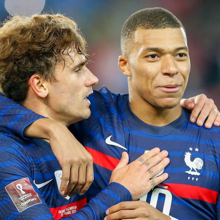 Paris, 13 November 2021, Europe World Cup Qualifiers Qatar 2022 France Kazakhstan v l , Antoine Griezmann FFF France and Kylian Mbappe FFF France Goal celebration, celebrate the goal. Copyright: AntonioxBorga