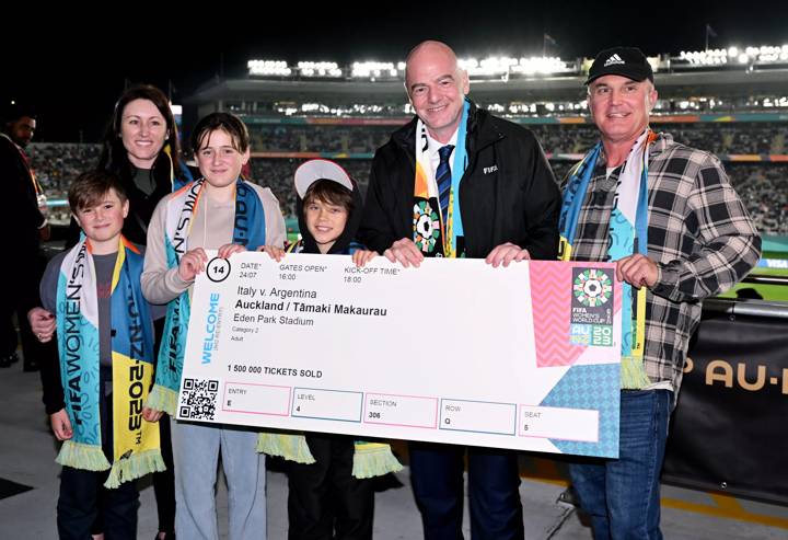 FIFA President Gianni Infantino poses with the 1,500,000th FIFA Women's World Cup 2023 ticket holder