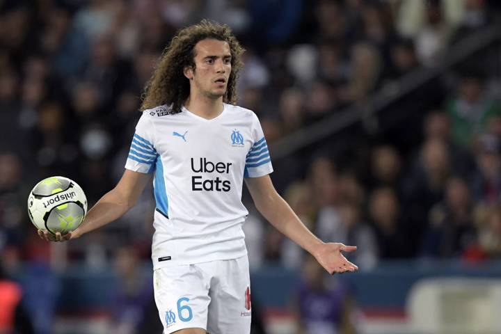 Matteo Guendouzi of Olympique de Marseille during the French Ligue 1 match between Paris Saint-Germain and Olympique Marseille at the Parc des Princes in Paris, France on April 17, 2022.