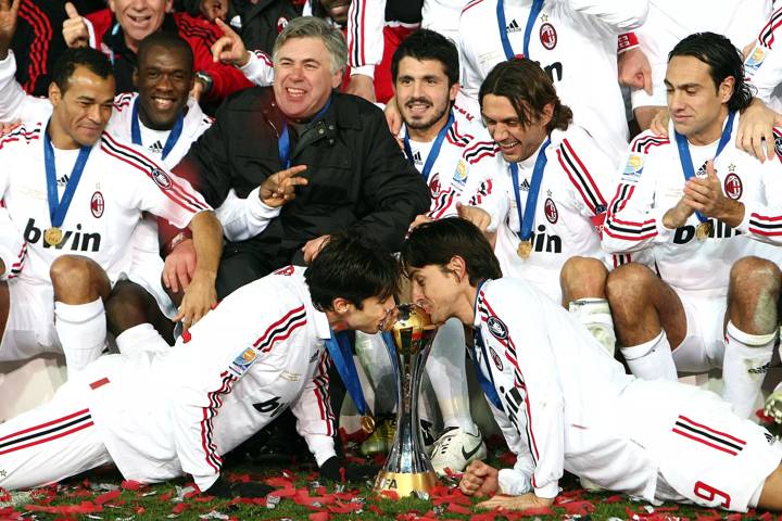 AC Milan celebrate winning Japan 2007