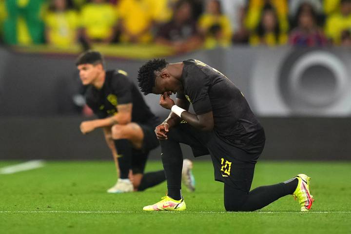 Vinicius takes knee