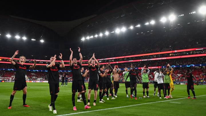 Salzburg players celebrate at the end of the UEFA Champions League 1st round day 1 group D football match between SL Benfica and RB Salzburg at the Luz stadium in Lisbon on September 20, 2023.