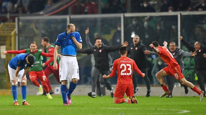 PALERMO, ITALY - MARCH 24: Giorgio Chiellini of Italy looks dejected after defeat in the 2022 FIFA World Cup Qualifier knockout round play-off match between Italy and North Macedonia at Stadio Renzo Barbera on March 24, 2022 in Palermo, Italy. (Photo by Tullio M. Puglia/Getty Images)