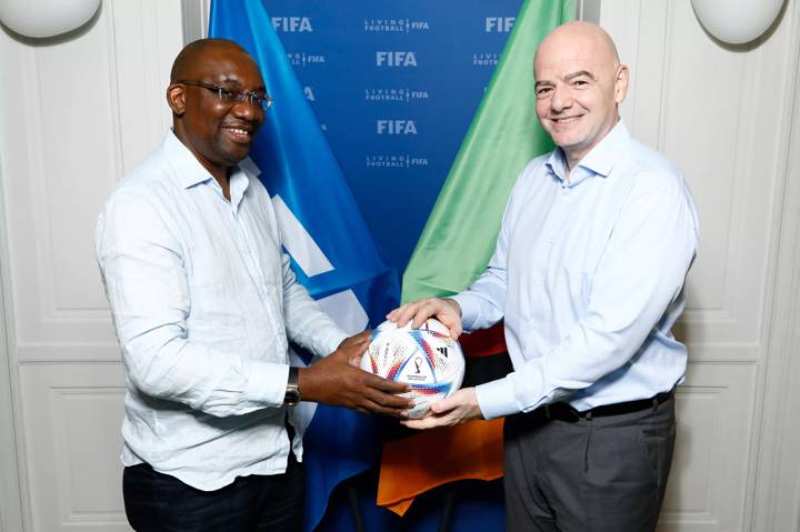 FIFA President Gianni Infantino (R) with Football Association of Zambia President Andrew Kamanga (L) 