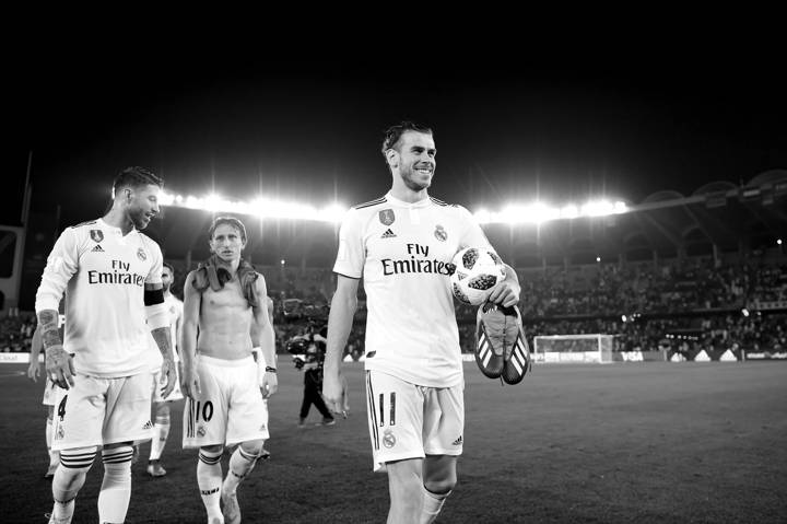 Gareth Bale with the match ball after Real Madrid’s UAE 2018 semi-final