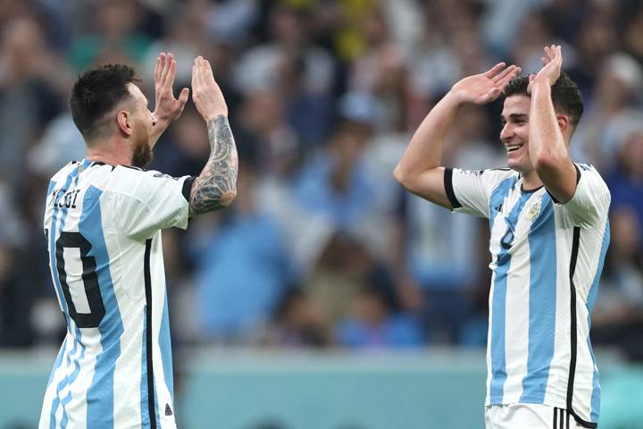 Julian Alvarez celebrates with Lionel Messi of Argentina