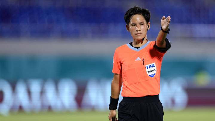 SANTO DOMINGO, DOMINICAN REPUBLIC - OCTOBER 17:  Referee Thi Ly Le gestures during the FIFA U-17 Women's World Cup Dominican Republic 2024 Group D match between Brazil and Zambia at Felix Sanchez Stadium on October 17, 2024 in Santo Domingo, Dominican Republic. (Photo by Buda Mendes - FIFA/FIFA via Getty Images)