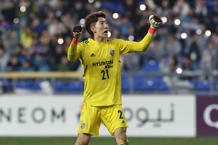 Jo Hyeon-woo of Ulsan Hyundai celebrates