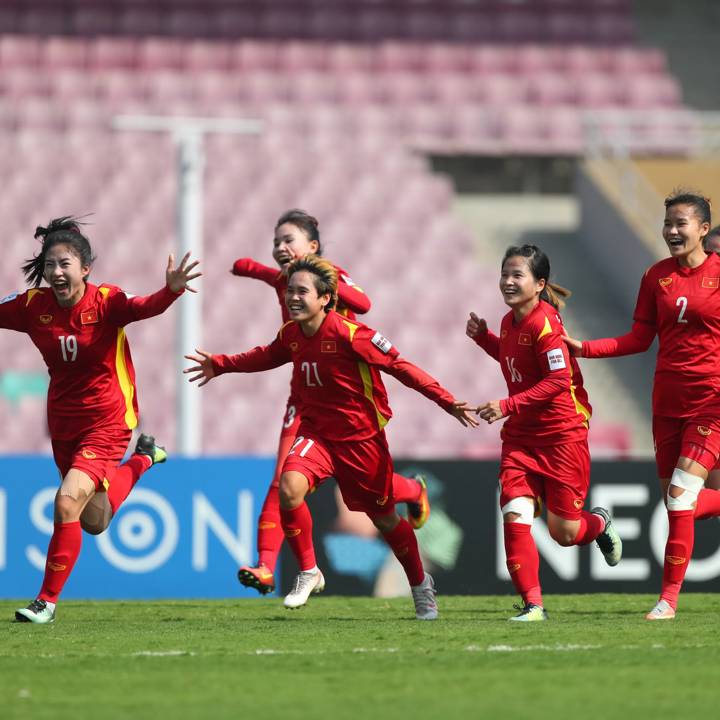 NAVI MUMBAI, INDIA - FEBRUARY 06: Vietnam players celebrate their 2-1 victory and qualification of the FIFA Women's World Cup after the AFC Women's Asian Cup 5th place play-off Game three between Vietnam and Chinese Taipei at DY Patil Stadium on February 6, 2022 in Navi Mumbai, India. (Photo by Thananuwat Srirasant/Getty Images)