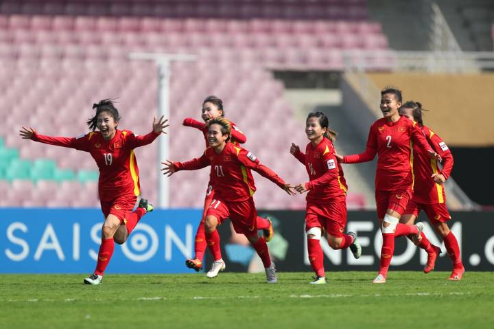 Vietnam's women celebrate qualifying for the FIFAWWC 2023 