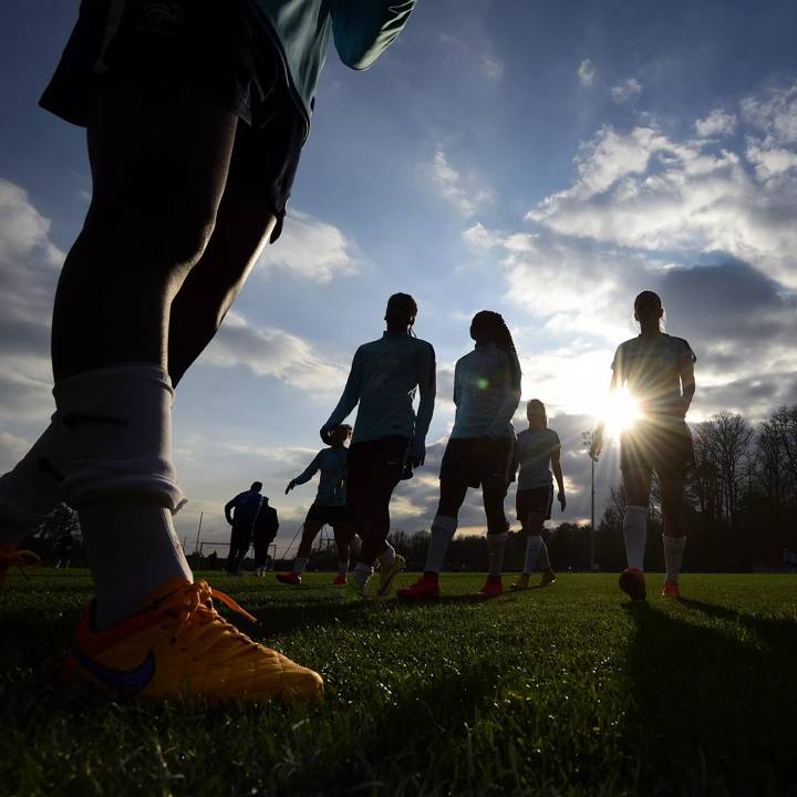 France's women's team players take part in a training session in Clairefontaine en Yvelines, southwest of Paris, on April 6 , 2015, ahead of the friendly football match against Canada to be held on April 9. AFP PHOTO / FRANCK FIFE (Photo by Franck FIFE / AFP) (Photo credit should read FRANCK FIFE/AFP via Getty Images)