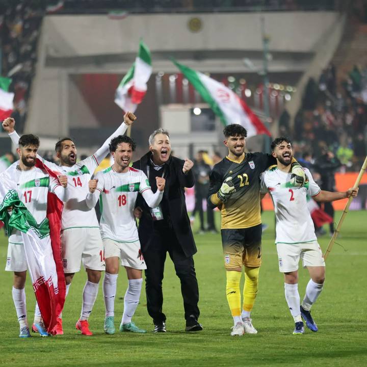 TOPSHOT - Iran's players celebrate with their fans after qualifying for the 2022 Qatar World Cup after their win against Iraq in the Asian Qualifiers football match at the Azadi Sports Complex in the capital Tehran, on January 27, 2022. (Photo by Atta KENARE / AFP) (Photo by ATTA KENARE/AFP via Getty Images)