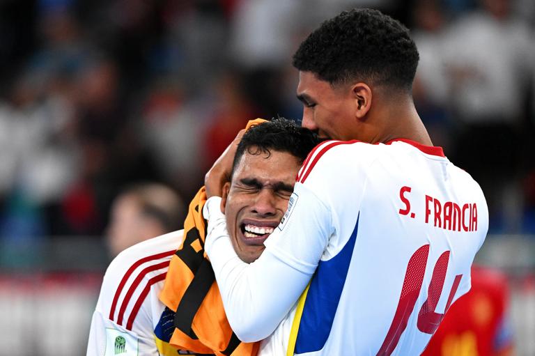 Venezuela stun Spain, Paraguay advance | Review & highlights