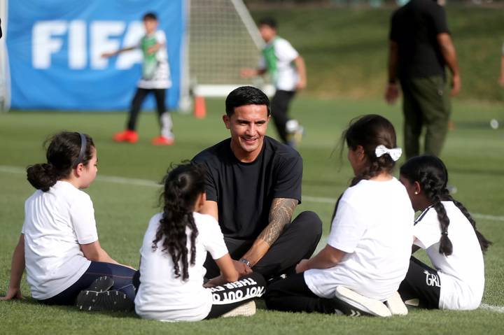 Tim Cahill sits down to talk with some of the young girls who took part in the event 