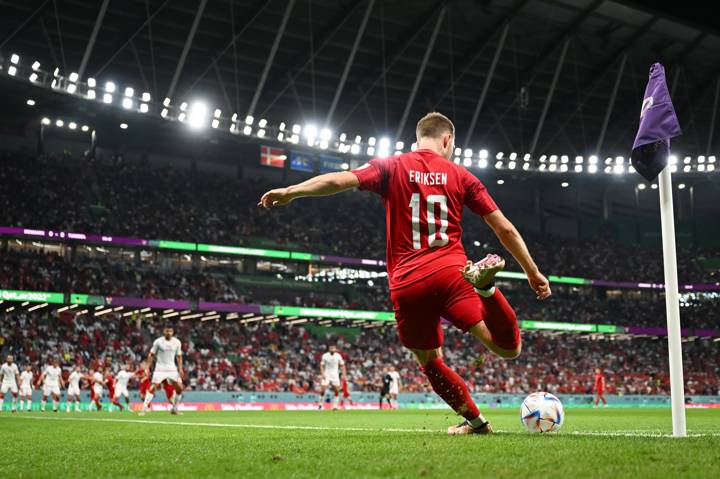 AL RAYYAN, QATAR - NOVEMBER 22: Christian Eriksen of Denmark takes a corner kick during the FIFA World Cup Qatar 2022 Group D match between Denmark and Tunisia at Education City Stadium on November 22, 2022 in Al Rayyan, Qatar. (Photo by Michael Regan - FIFA/FIFA via Getty Images)