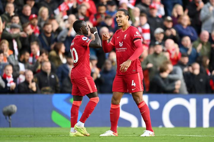 Sadio Mané et Virgil van Dijk fêtent un but sous les couleurs de Liverpool