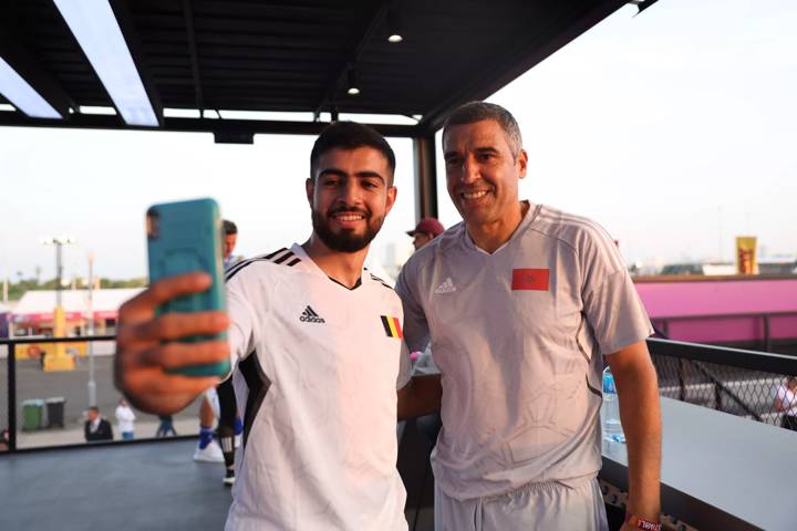  FIFA Legend Noureddine Naybet poses with a fan