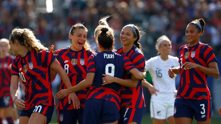 CARSON, CALIFORNIA - FEBRUARY 20: Mallory Pugh #9 of the United States celebrates her goal against New Zealand with teammates during the SheBelieves Cup 2022 at Dignity Health Sports Park on February 20, 2022 in Carson, California. (Photo by Ronald Martinez/Getty Images)