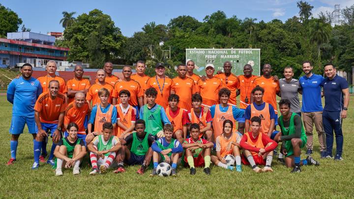 HAVANA, CUBA - SEPTEMBER 15 : FIFA Technical Consultant Jorge Gimenez poses for a photo with Development Coordinator Javier Gonzalez, Coaching Instructor CBF Academy Antonio Cimirro, course participants and children who participed in the practice at Pedro Marrero stadium, during the FIFA Forward Development Partnership Cuba (AFC) and Brazil: Coach Training Collaboration on September 15, 2022 in Havana, Cuba. (Photo by Natalia Favre - FIFA/FIFA via Getty Images)