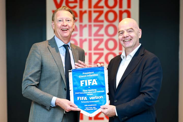 NEW YORK, UNITED STATES - SEPTEMBER 24: FIFA President Gianni Infantino and Verizon Chairman and Chief Executive Officer Hans Vestberg pose with pennant during a meeting between FIFA and Verizon on September 24, 2024 in New York, United States. (Photo by Dustin Satloff - FIFA/FIFA via Getty Images)