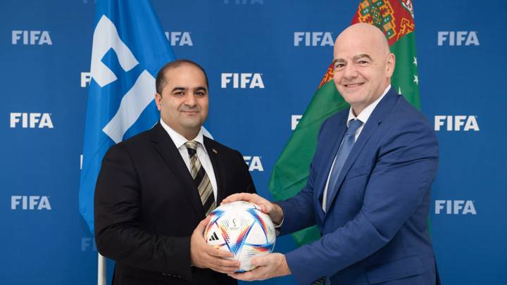 DOHA, QATAR - SEPTEMBER 09: FIFA President Gianni Infantino (R) and Football Federation of Turkmenistan  President Arslan Aynazarov (L) meet on September 9, 2022 in Doha, Qatar. (Photo by Serhat Akin/FIFA)