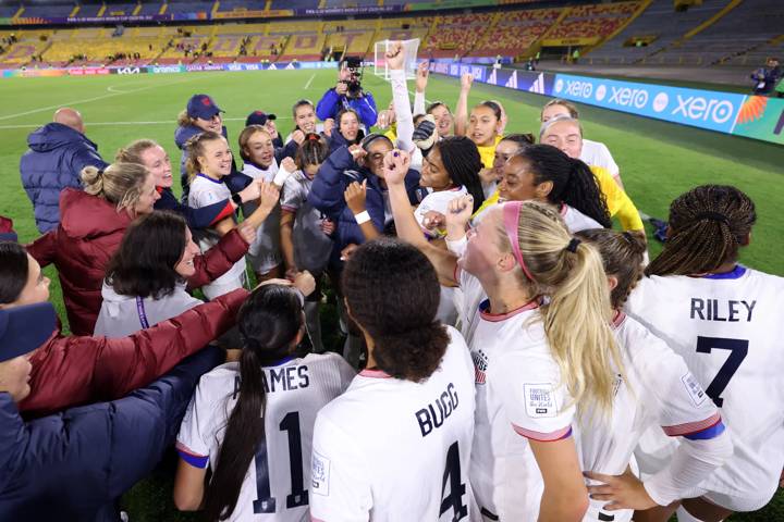 Players of USA celebrate after winning the FIFA U-20 Women's World Cup Colombia 2024 Round Of 16 match