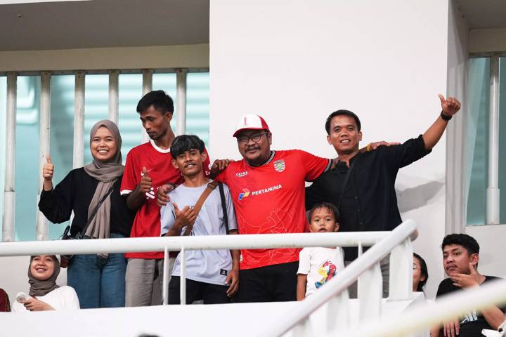 Indonesian superfan and friends watch England v Brazil at the U17WC