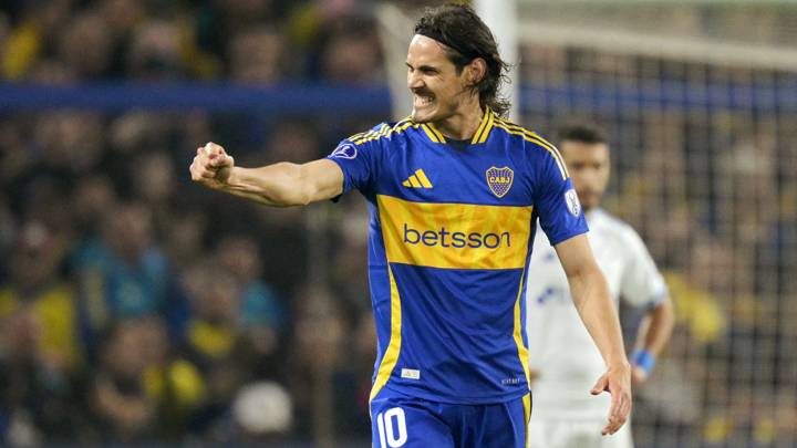 Boca Juniors' Uruguayan forward Edinson Cavani celebrates after scoring during the Copa Sudamericana round of 16 first leg football match between Argentina's Boca Juniors and Brazil's Cruzeiro at La Bombonera stadium in Buenos Aires on August 15, 2024. (Photo by JUAN MABROMATA / AFP) (Photo by JUAN MABROMATA/AFP via Getty Images)