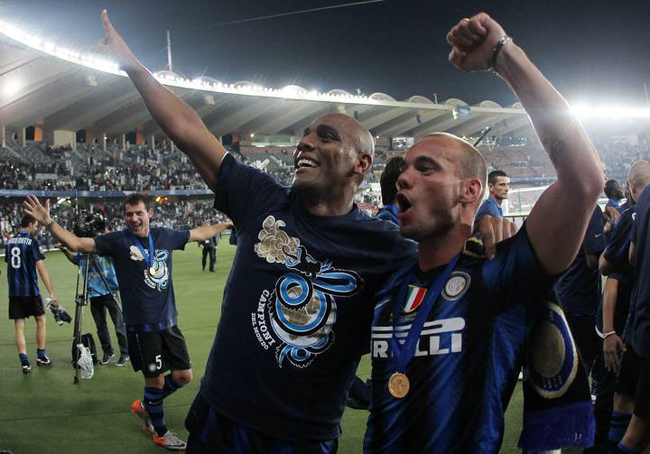 Inter Milan's Brazilian defender Maicon and Dutch midfielder Wesley Sneijder (R) celebrate after their team won the 2010 FIFA Club World Cup