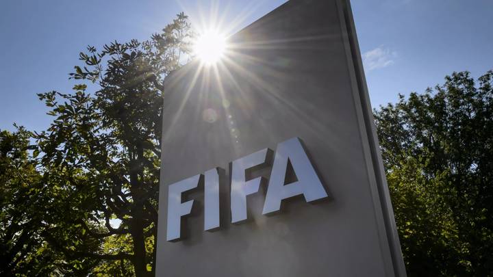 A sign of the FIFA is seen at the entrance of the football's world body on July 20, 2015 in Zurich. AFP PHOTO / FABRICE COFFRINI (Photo credit should read FABRICE COFFRINI/AFP via Getty Images)