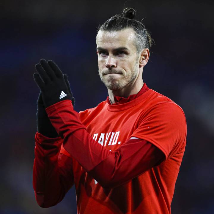 Gareth Bale file photo File photo dated 13-11-2021 of Wales Gareth Bale applauding the fans. Gareth Bale has been ruled out of Wales World Cup qualifier against Belgium. Issue date: Tuesday November 16, 2021. FILE PHOTO Use subject to restrictions. Editorial use only, no commercial use without prior consent from rights holder. PUBLICATIONxINxGERxSUIxAUTxONLY Copyright: xBradleyxCollyerx 63765918