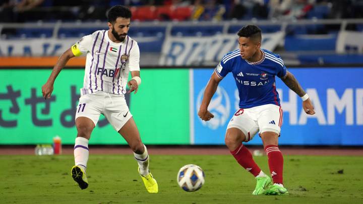 YOKOHAMA, JAPAN - MAY 11: Yan Matheus of Yokohama F.Marinos controls the ball against Bandar Al-Ahbabi of Al Ain during the AFC Champions League Final first leg match between Yokohama F.Marinos and Al Ain at Yokohama International Stadium on May 11, 2024 in Yokohama, Japan. (Photo by Masashi Hara/Getty Images)