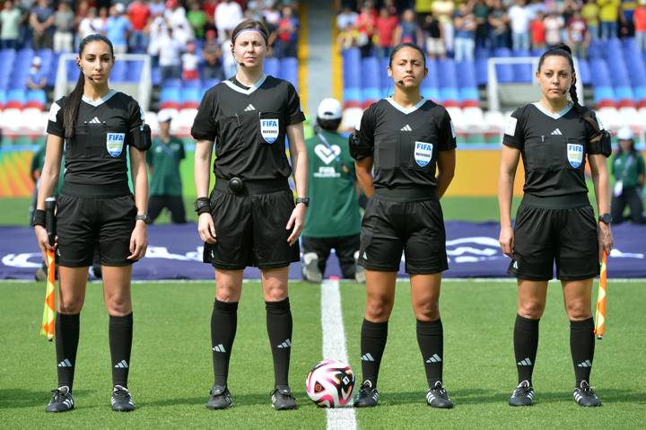 Referee Anahí Fernández, asisstants Daiana Vanesa Fernández and Belén Clavijo and fourth official Casey Reibelt