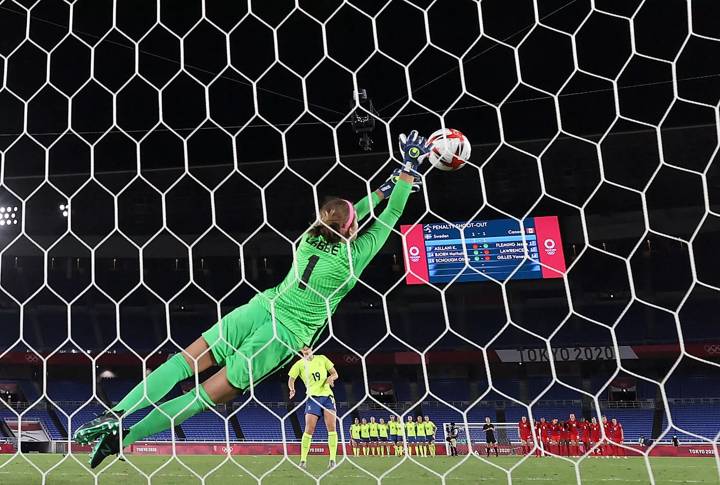 Stephanie Labbe of Canada saves a penalty from Anna Anvegard of Sweden during the women s football final between Sweden and Canada at the Tokyo 2020 Olympic Games.