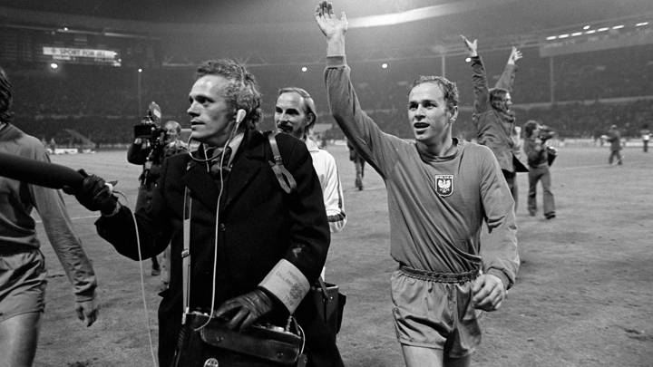 1973 World Cup Qualifier, Wembley Stadium, 17th October, 1973, England 1 v Poland 1, Poland's Grzegorz Lato waves to the crowd as he celebrates his team's qualification for the World Cup after their vital World Cup qualifier, The 1-1 draw meant England did not qualify for the 1974 tournament in West Germany  (Photo by Bob Thomas Sports Photography via Getty Images)