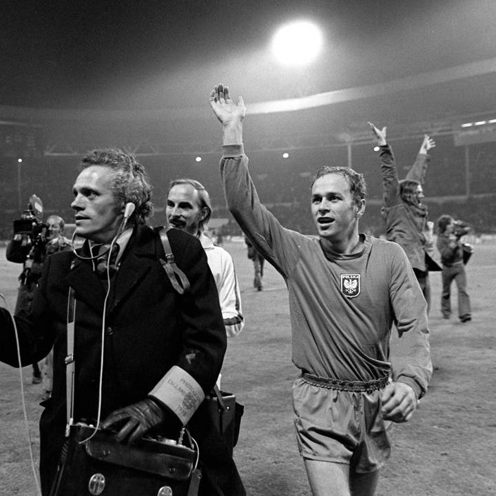 1973 World Cup Qualifier, Wembley Stadium, 17th October, 1973, England 1 v Poland 1, Poland's Grzegorz Lato waves to the crowd as he celebrates his team's qualification for the World Cup after their vital World Cup qualifier, The 1-1 draw meant England did not qualify for the 1974 tournament in West Germany  (Photo by Bob Thomas Sports Photography via Getty Images)