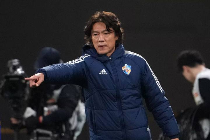 Head coach Hong Myung-bo of Ulsan Hyundai 