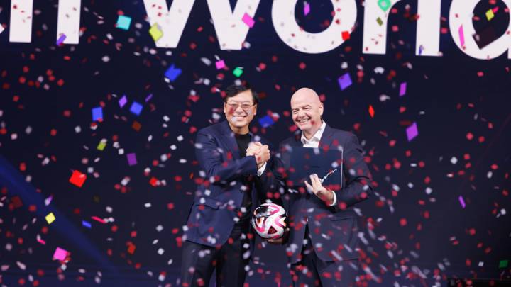 SEATTLE, UNITED STATES - OCTOBER 14: FIFA President Gianni Infantino and Lenovo Chairman and CEO Yuanqing Yang on stage during Lenovo’s annual Tech World innovation event on October 15, 2024. (Photo: Lenovo)